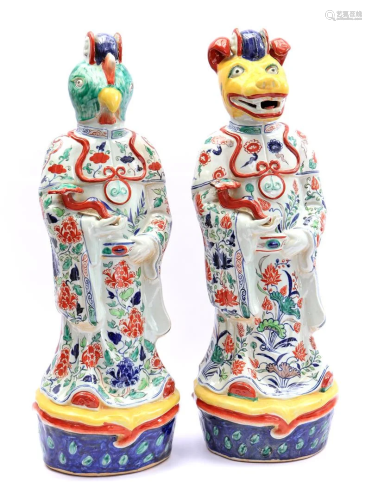 1 pair of standing divine figures