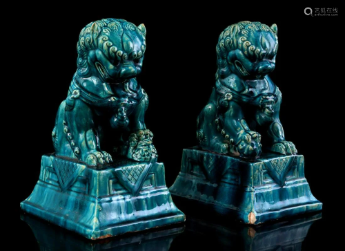 2 earthenware temple lions