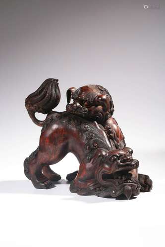 chinese eaglewwod carving lion