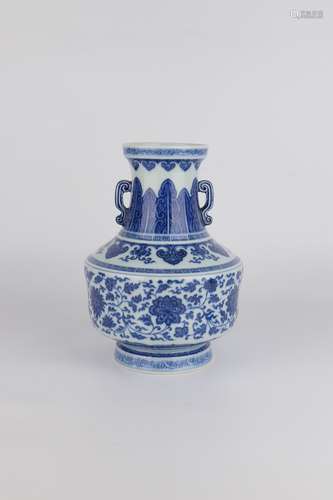 chinese blue and white porcelain binaural vase