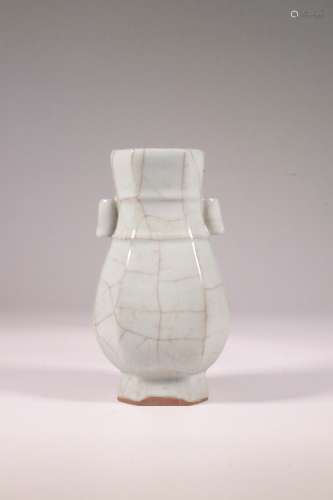 chinese guan kiln porcelain handled vase