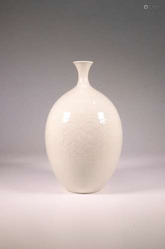 chinese white glazed porcelain vase