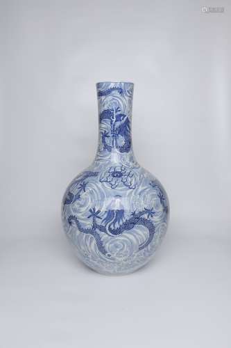 chinese blue and white porcelain globular vase
