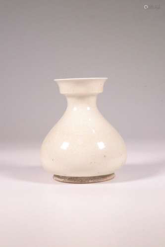 chinese white glazed porcelain vase