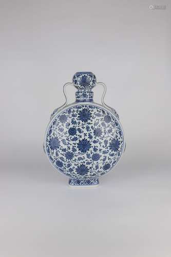 chinese blue and white porcelain moonflask