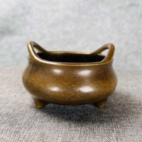 A MING DYNASTY XUANDE BRIDGE EAR FURNACE