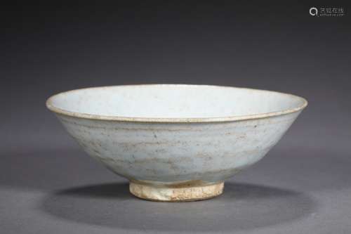 A SONG DYNASTY MISTY BLUE BOWL