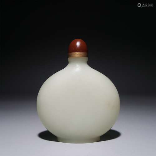 A HETIAN JADE SNUFF BOTTLE