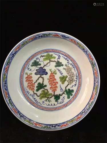 A MING DYNASTY XUANDE COLORFUL GRAPE BIG PLATE