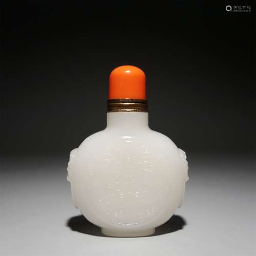 A HETIAN JADE CARVED DRAGON AND PHOENIX SNUFF BOTTLE