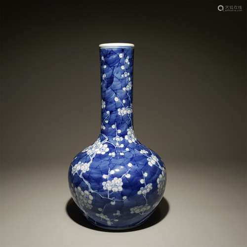 A QING DYNASTY GUANGXU KANGXI-TYPE ICE PLUM VASE