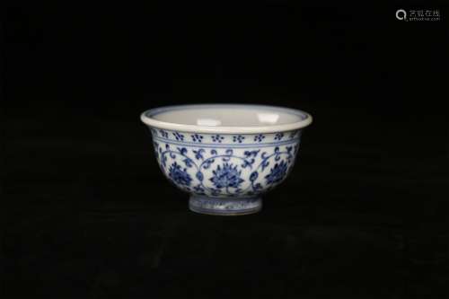A MING DYNASTY YONGLE PRESS-HAND CUP