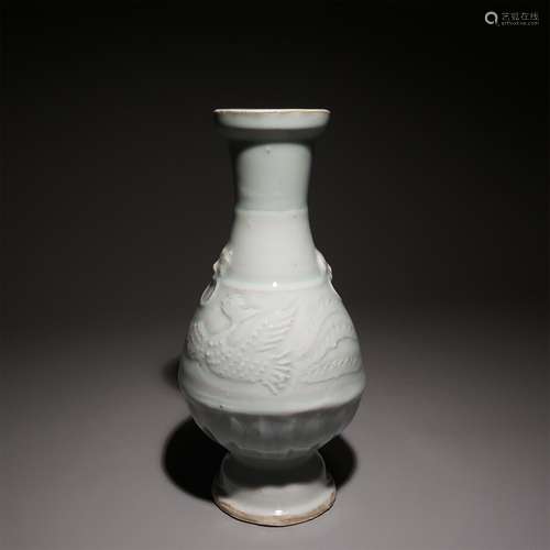 A SOUTHERN SONG DYNASTY HU TIAN KILN SMALL VASE