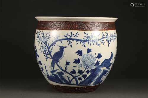 A BLUE AND WHITE FLOWER AND BIRD PATTERN BIG JAR