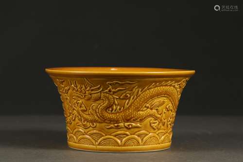 A YELLOW GLAZE DRAGON GRAIN BOWL