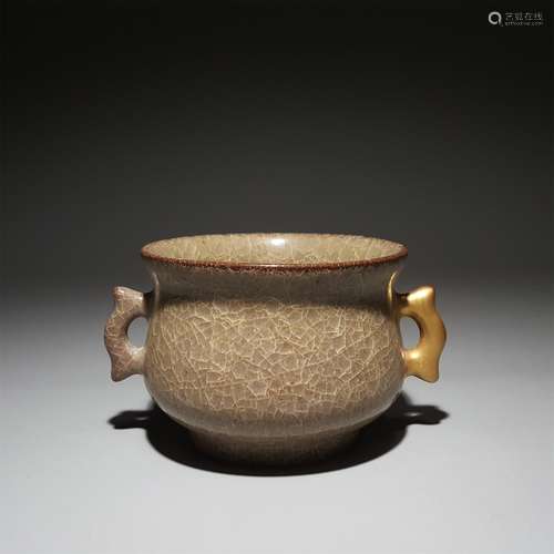 A SOUTHERN SONG DYNASTY LONG QUAN KILN GUAN-TYPE DOUBLE EARS...