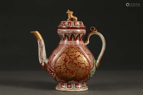 A RED GREEN GLAZE GOLD DRAWING POT