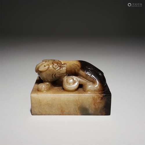 A HETIAN JADE BEAST BUTTON SEAL