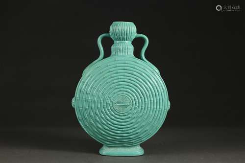 A GREEN GLAZE BAMBOO JOINT GRAIN DOUBLE EARS FLAT BOTTLE