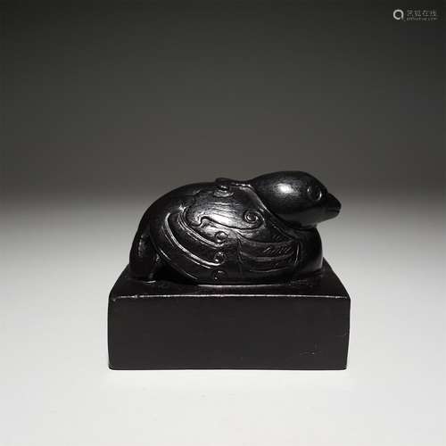 A HETIAN JADE PHOENIX AND BIRD BUTTON SEAL