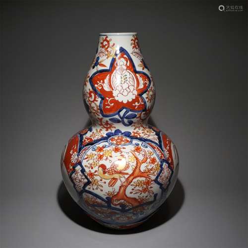 A LATE QING DYNASTY BLUE AND WHITE COLORFUL GOLD DRWAING GOU...