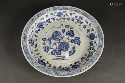 A BLUE AND WHITE FLOWER AND FRUIT PLATE