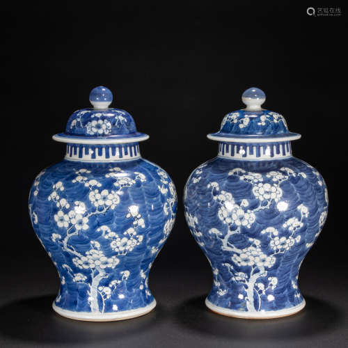 A PAIR OF BLUE AND WHITE GENERAL JARS, KANGXI PERIOD, QING D...