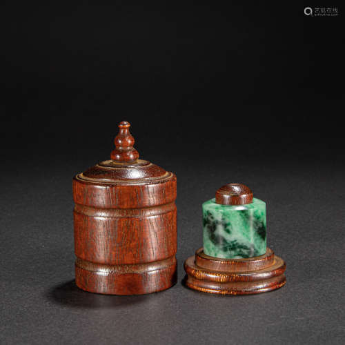 CHINESE JADE THUMB RING WITH ROSEWOOD BOX, QING DYNASTY