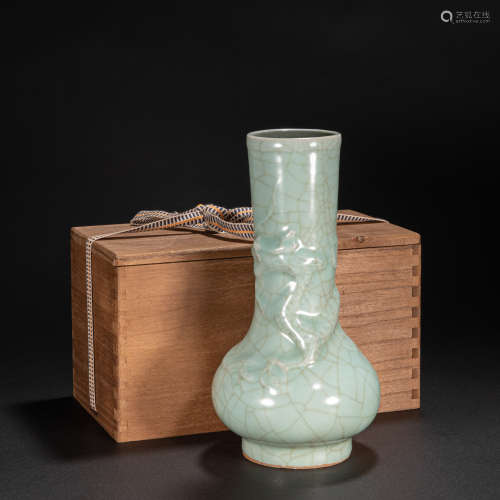 CHINESE OFFICIAL KILN LONG NECK VASE, SONG DYNASTY