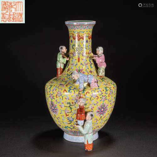 CHINESE FAMILLE ROSE VASE, QIANLONG PERIOD, QING DYNASTY