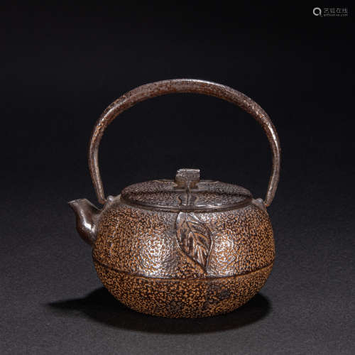 IRON POTS FROM THE SHOWA PERIOD OF JAPAN