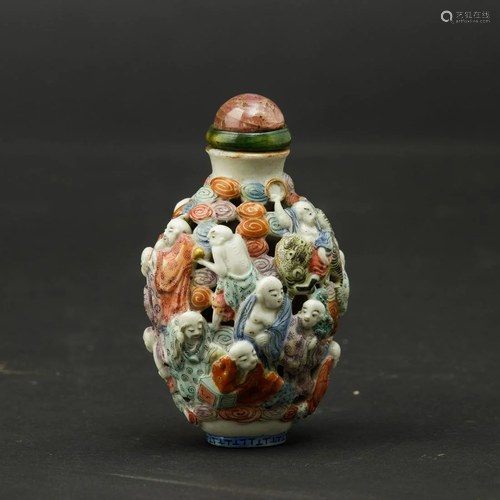 A porcelain snuff bottle, China, Qing Dynasty, A