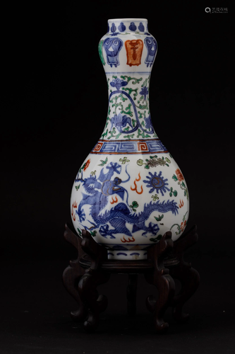 A small porcelain vase, China, Republic, 1900s, A small