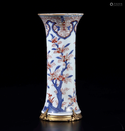 An Imari porcelain vase, China, Qing Dynasty, An Imari