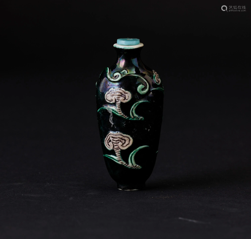 A Famille Noire snuff bottle, China, Qing Dynasty, A