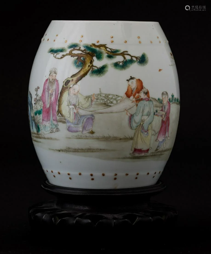 A porcelain vase, China, Qing Dynasty, 1800s, A