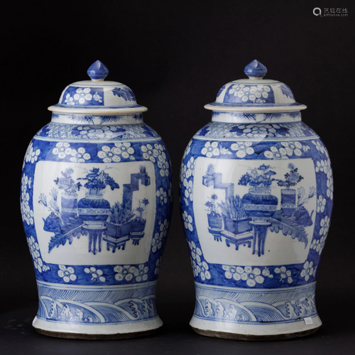 Two porcelain potiches, China, Qing Dynasty, Two