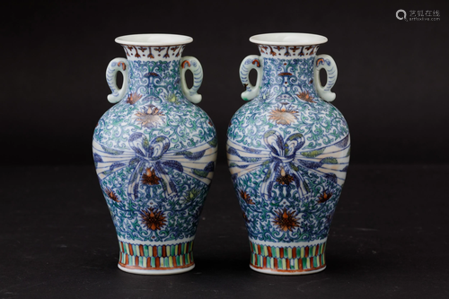 Two small vases, China, Qing Dynasty, early 1900s, Two