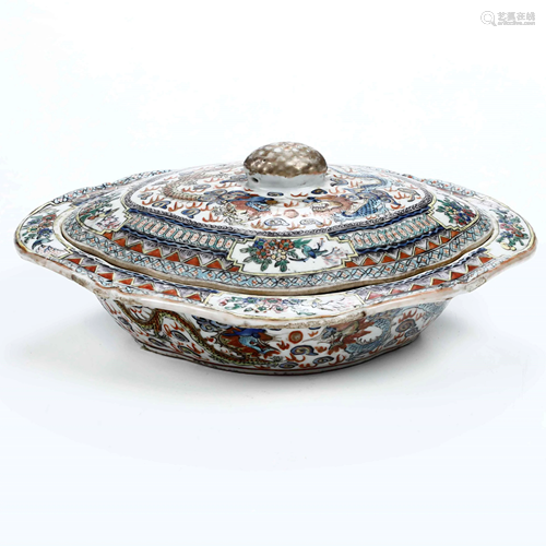 A porcelain lidded tray, China, Qing Dynasty, A