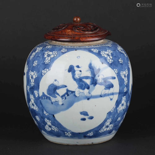 A porcelain potiche, China, Qing Dynasty, 1800s, A