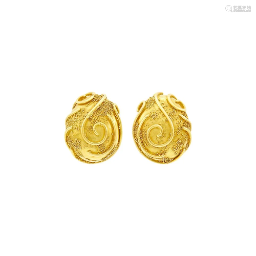 Elizabeth Gage Pair of Gold Bombé Earclips