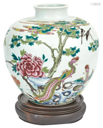 A Chinese Enameled Porcelain Vase