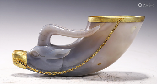 A GOLD MOUNTED AGATE CATTLE HEAD CUP