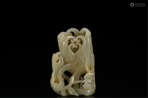 A BUDDHA'S HAND SHAPE JADE CARVING