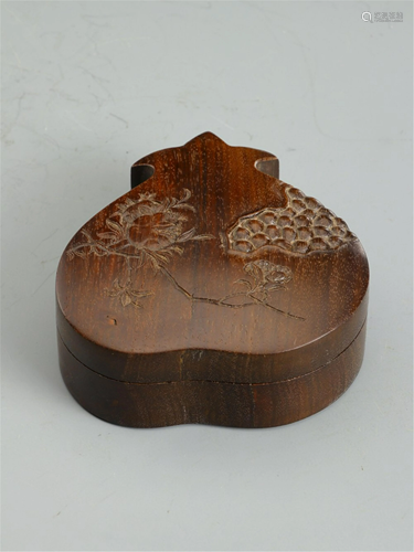 A POMEGRANATE SHAPE ROSEWOOD BOX WITH COVER