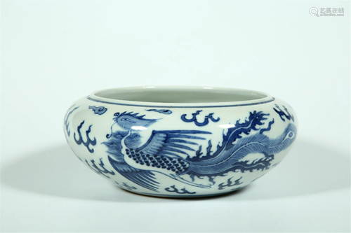 A BLUE AND WHITE DRAGON PHOENIX WATER POT