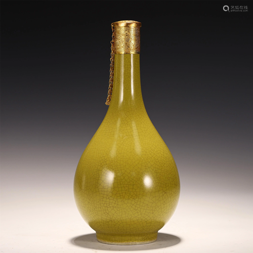 A GILDING MOUNTED YELLOW GLAZE VASE