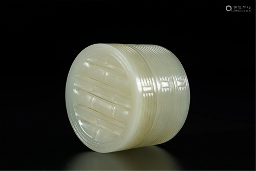 A WHITE JADE CARVED BAMBOO-JOINTS BOX AND COVER