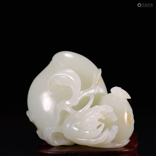 A JADE CARVED DECORATION