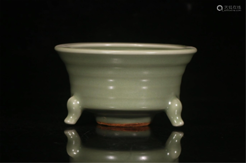 A LONGQUAN TYPE CELADON GLAZE INCENSE BURNER